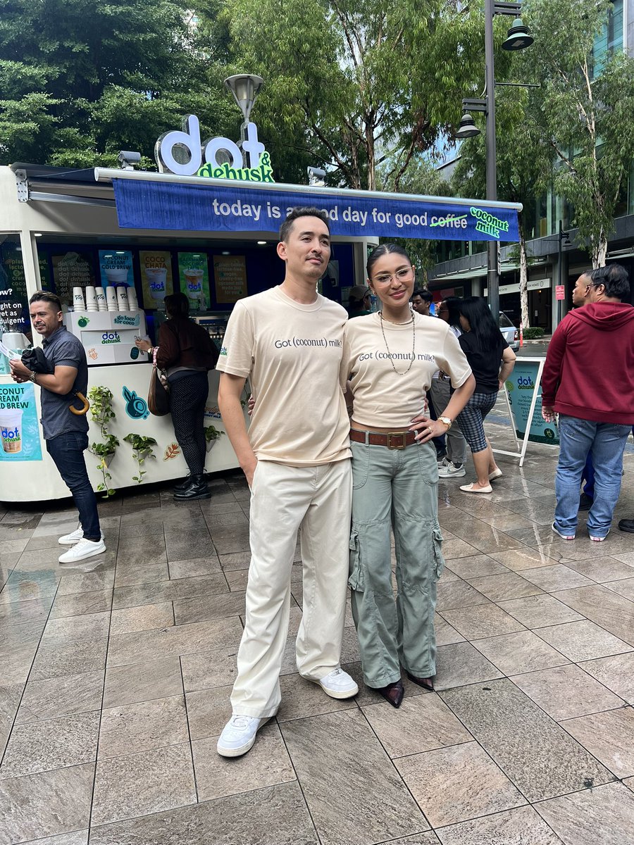 mjfelipe's tweet photo. LOOK: Nadine Lustre and boyfriend Christophe Bariou graced their pop-up event here at BGC to promote their plant-based coconut milk - Dehusk. 

Together with their business partners, they aim to raise awareness in patronizing plant-based products and help local coconut farmers. https://t.co/dxCTnQU8kZ