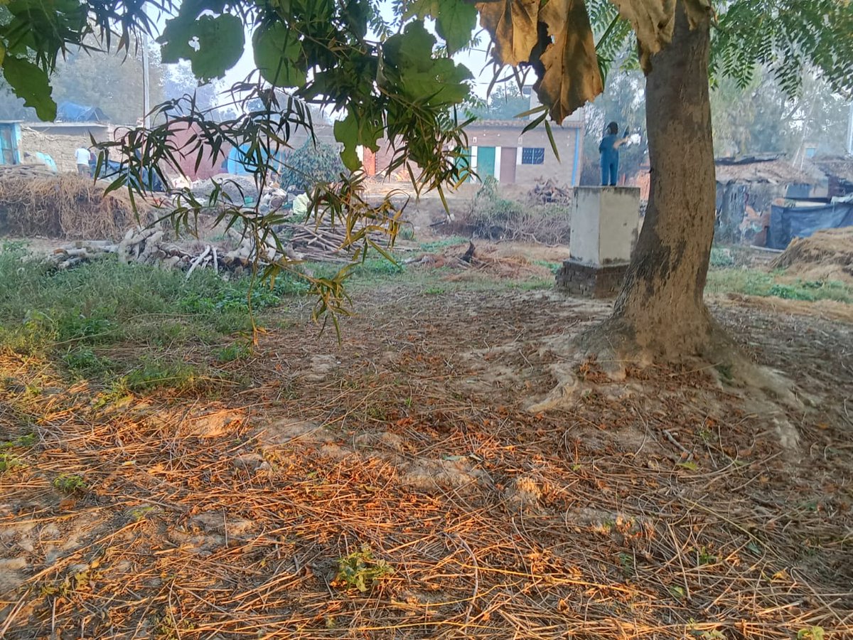 MithungautamASP's tweet photo. उ0 प्र0 के जनपद उन्नाव के थाना औरास के क्षेत्र ग्राम चौधरीखेड़ा में बने अंबेडकर पार्क में गांव के ही कुछ लोग नाली बनाकर पानी व जानवर बांधकर तथा कूड़ा कचरा डाल रहे हैं@Igrangelucknow व @unnaopolice मामले को संज्ञान में ले तथा गंदगी करने वालों पर उचित कार्यवाही करें
@ASP4UP https://t.co/zpNCGWOzuc
