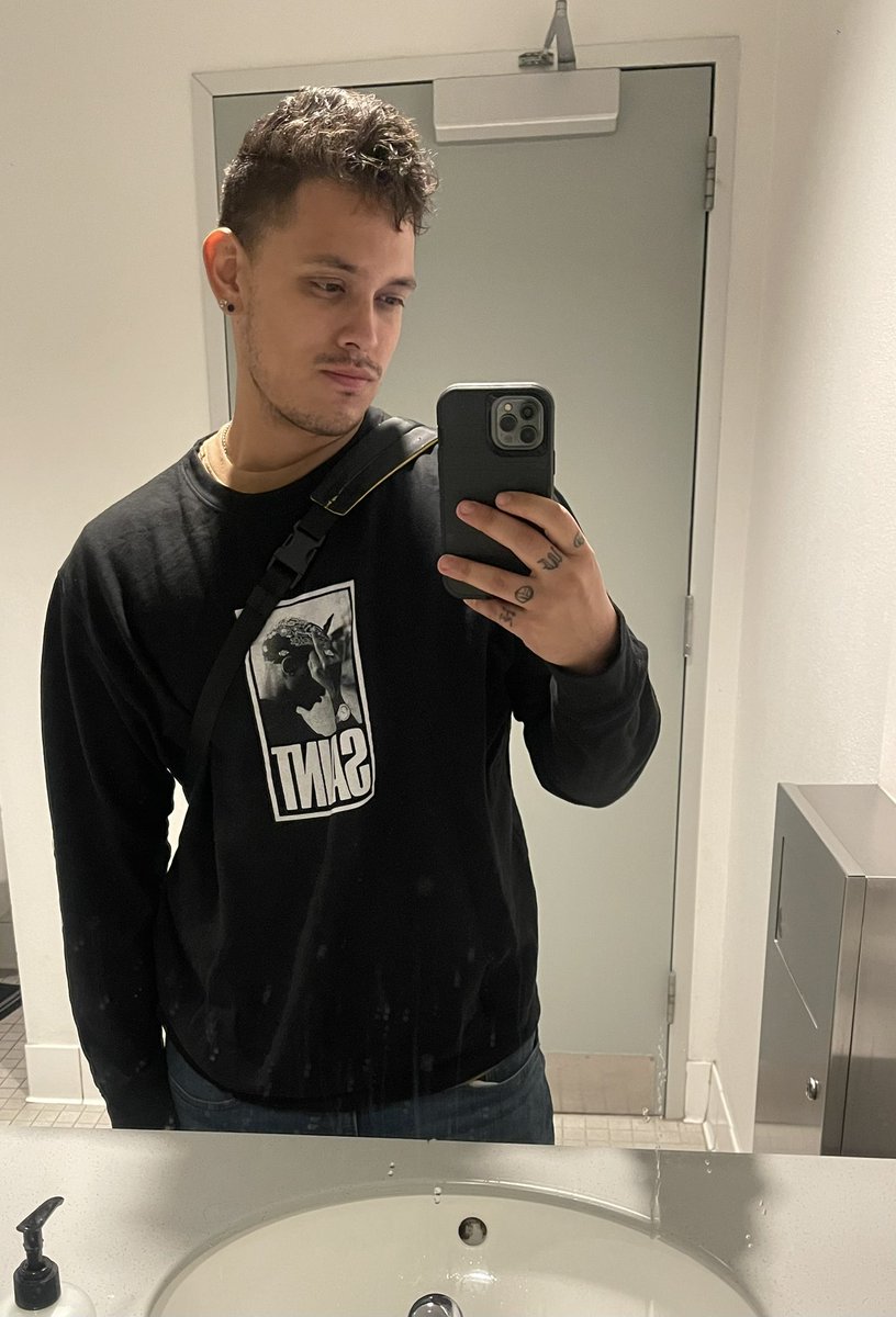 SalinaEstitties's tweet photo. 2024 Mirror Selfie Wrapped https://t.co/q9OJlIBJDu