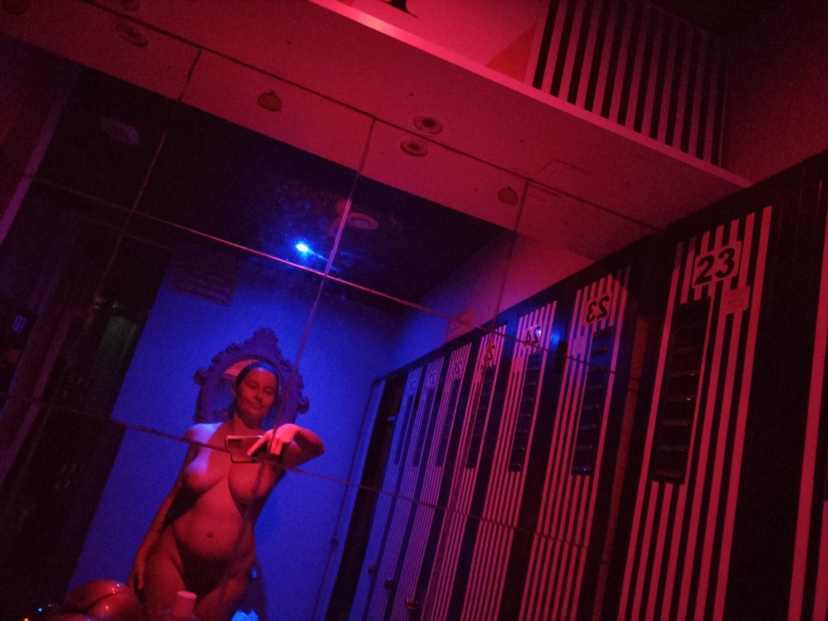 TheAutisticBox's tweet image. L&apos;Amoureux, pub irlandais et sauna