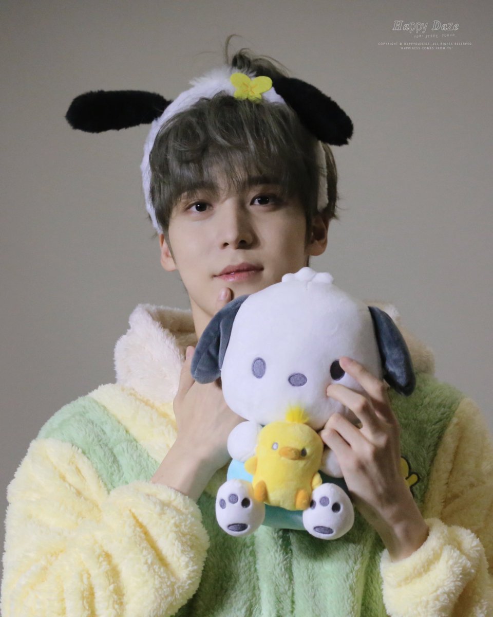 happydaze323's tweet photo. 241207 맥스 

#ATEEZ #에이티즈 #윤호 #YUNHO https://t.co/mGXxlBkM1D
