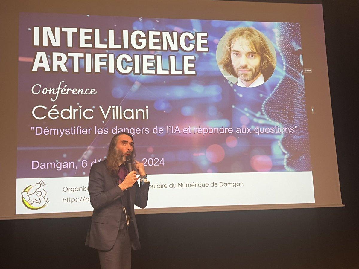 ALehenanff's tweet photo. Merci à l’université populaire du Numérique de Damgan de vous avoir offert cet exceptionnel moment : une conférence de Cédric Villani sur l’Intelligence artificielle  #ADN56

Devant 350 personnes, il nous a exposé le cheminement et les questions autour de l’#IA 

Passionnant ! https://t.co/XFl7n0jM1j