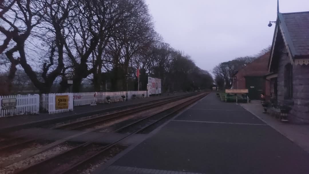 castletown_imr's tweet photo. All is quiet at the station as Storm Darragh batters the island; the first of the seasonal dining trains called at the station yesterday evening #iomrailway #heritage #steam #nostalgia #greatphoto #Castletown #placetobe #IsleofMan #StormDarragh #hoolie #staysafe #dinerscarryon https://t.co/wlqflcLKKv