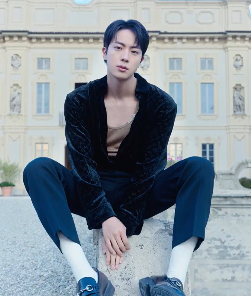 AboutMusicYT's tweet photo. Jin is handsome for Dicon in new photos. https://t.co/838ZoK7ZqL