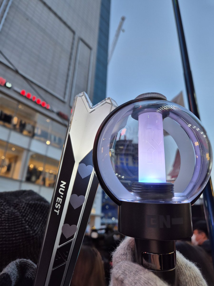 Star_HaNu's tweet photo. 뉴이스트 살기 좋은 세상 만들어줄게 https://t.co/jTWlLu8bft