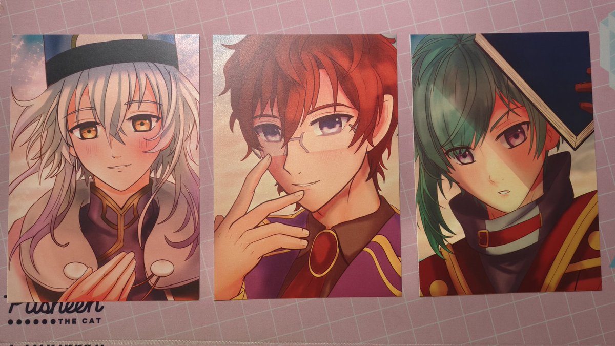 _danidotcom_'s tweet photo. #otomecalendar24 

Día 7

¡3 preciosas prints de la mano de @EgakuGaku! Una lástima que no he jugado al Steam Prison así que no conozco a los personajes

(No se si cómo los he reconocido, ya que del Steam Prison se entre 0 y nada. Me impresiona mi memoria) https://t.co/yZ6BS6JWww