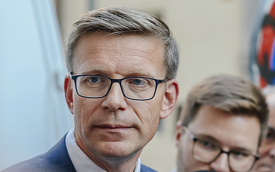 JanKramerius's tweet photo. Mikrofejeton: Je to už několik měsíců co odešel Ivan Bartoš. V ODS zavládlo ticho, nikdo neburcuje Kupku a spol., aby napravili stav, kdy přicházíme o miliardy. Všechno je totiž tak, jak "má být" - kapříci se posunuli do správných sítí a stavebníci už zase nikoho nezajímají. https://t.co/LGqt6CSRhl