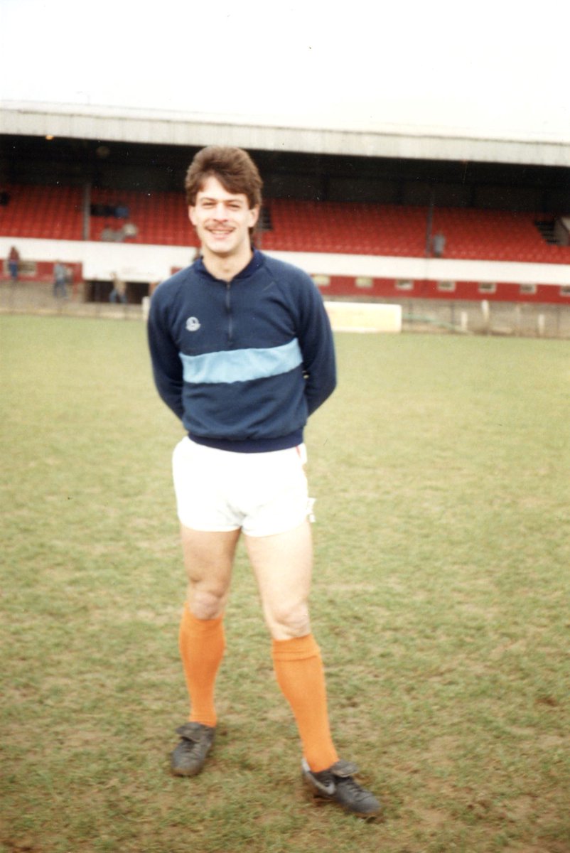 BFC_ExPlayers's tweet image. Happy 63rd Birthday today to former Pool midfielder / striker .... Dave Windridge 

Hope you have a great day Dave !
👍😀🎂⚽️🍊

#TopMan 
#WindyCity 
#LovedPlayingForThePool
#BluenoseKRO