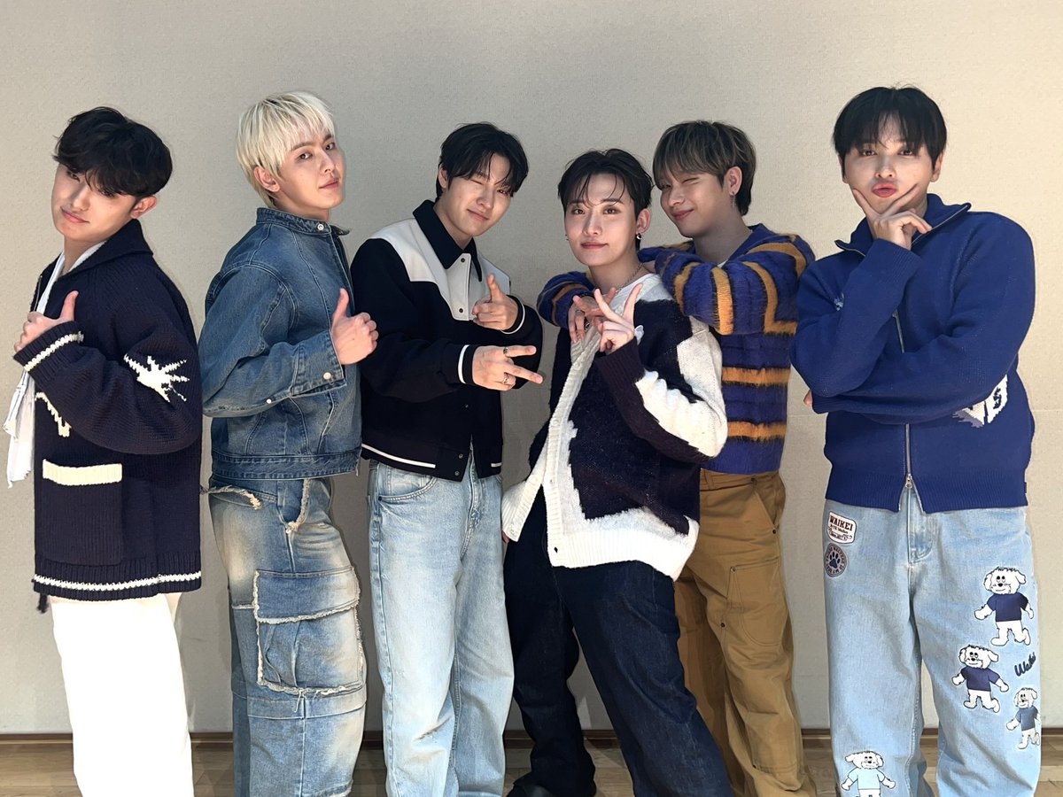 [#Photo/📷]

241207 온리원오브
[take a mOment] 발매 기념 팬사인회

#OnlyOneOf #온리원오브
#take_a_mOment #Seasons_Greetings