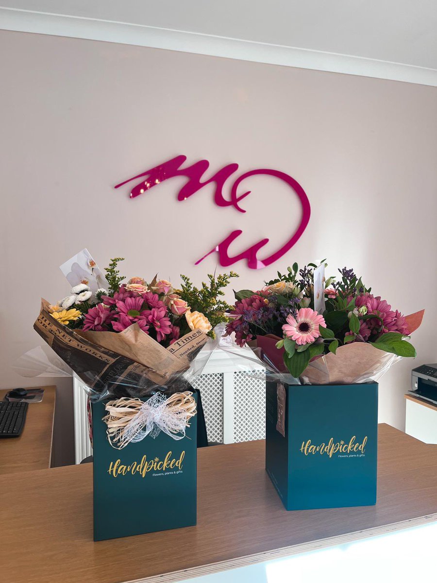 McCarthyWebbSol's tweet photo. Gorgeous flowers as thanks from clients to our Jayne and Darcy! 😊 #flowers #thanks #gratitude #law #solicitors #eastbourne #mccarthywebb https://t.co/6tMN1COcfJ