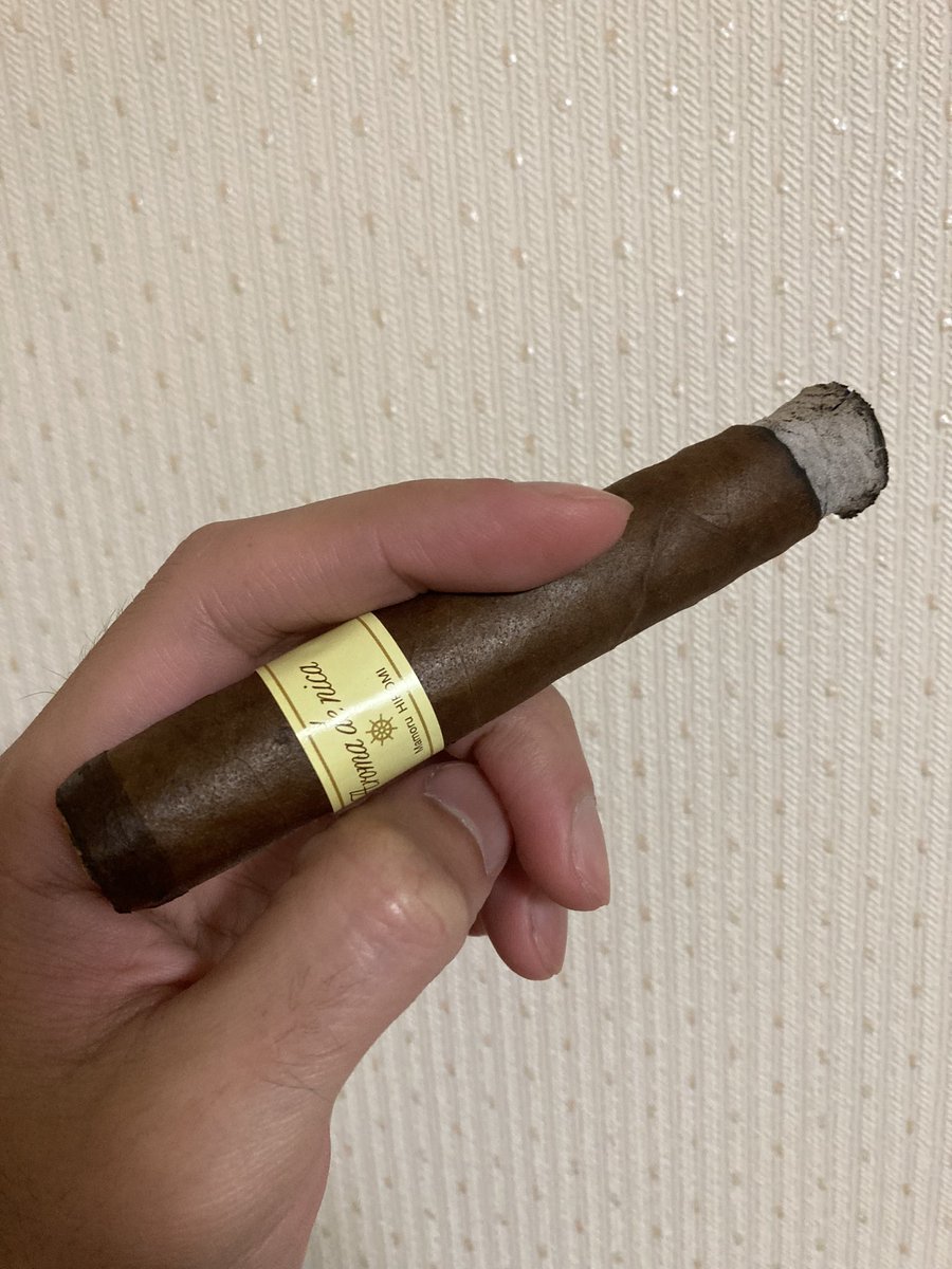 yu_singlemalt's tweet photo. 大好きな日本酒からの葉巻〜！

葉巻で繋がったご縁は数知れず…！

ウイスキー、日本酒飲む方は是非葉巻も挑戦してほしいです！一緒に吸いましょう✨ https://t.co/MQ18MTPxji