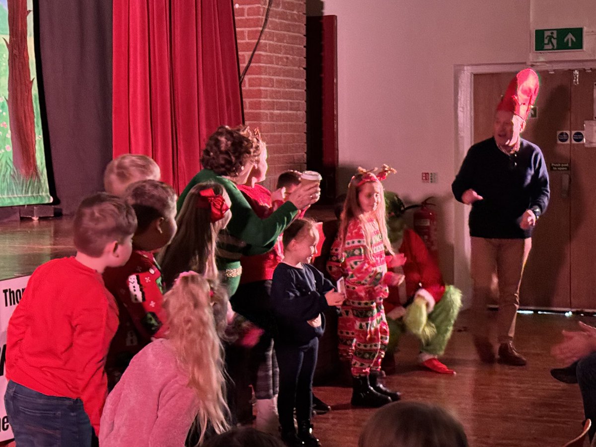 ThorneLabour's tweet photo. Thorne Moorends Town Council
Mayor @diveron50  keeping the Grinch on his way behaviour choosing the best Christmas Jumpers! https://t.co/Gktzn4hPK0