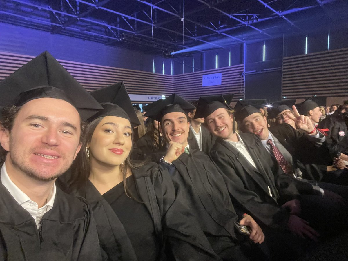 PgnTom's tweet photo. #GraduationNEOMA https://t.co/buy7sCrP7n