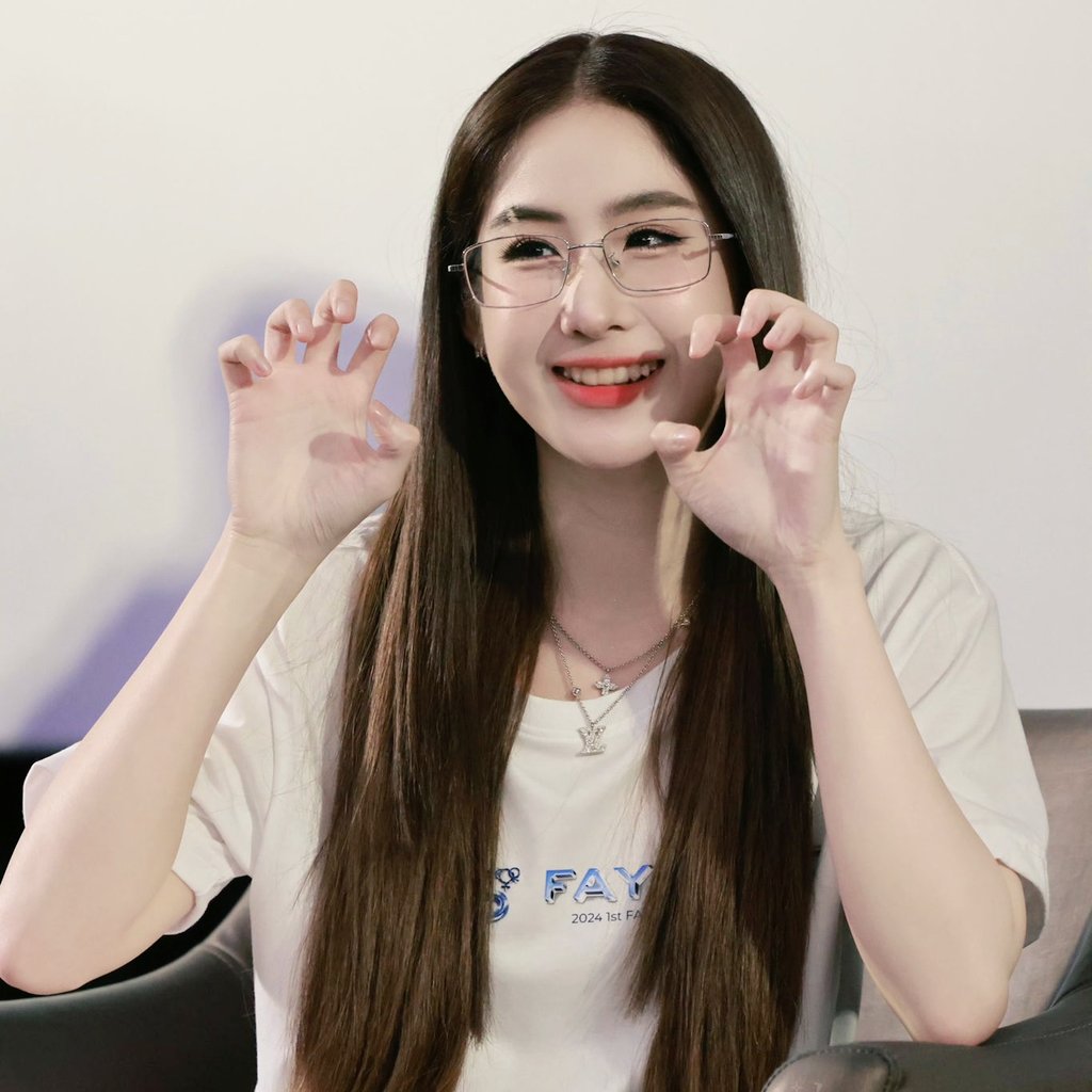 It is now that the countdown begins. There are 3 days left until the end of voting. Come on, Yobie. Let's give it our best.

Please, retweet and reply with tag for Yoko 💞

I vote #YokoApasra for #PopGoldenAwards2024