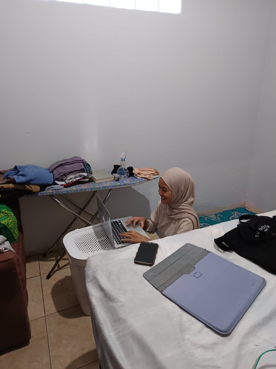 imamfirdaus_if's tweet photo. Another random activity anak 🐝 ketika berkunjung ke rumah. 
- Benerin mesin kopi
- Interview
- Coba beans kopi yang tersedia
- Belajar ngoding https://t.co/cnpZfmECiZ