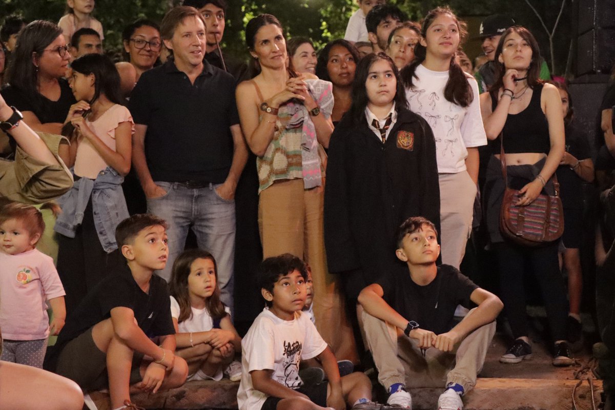 jaimemendezh's tweet photo. Junto a miles de vecinos anoche vivimos una nueva edición de Noche de Libros, que continúa este sábado, con Harry Potter como tema central 
Los esperamos hoy desde las 19 hs para seguir disfrutando en familia #CorredorAeróbico #SanMiguel https://t.co/PxTOzOtpfs