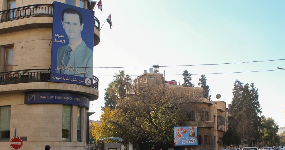XNews_France's tweet photo. EN DIRECT - Syrie : les rebelles affirment avoir "commencé à encercler la capitale Damas". Des groupes rebelles seraient à 20 km de la ville, tandis que les forces gouvernementales reculent. Suivez l'évolution de la situation. 📰🇸🇾 #Syrie #Damas #Conflit (Le Figaro) https://t.co/VbzmZvX9ft