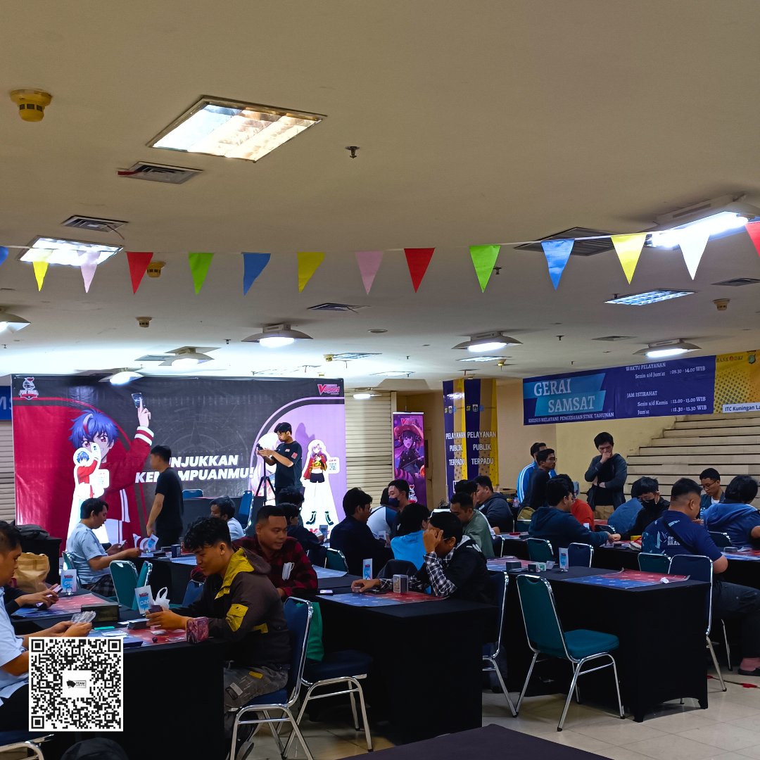 TeamUnitedofTri's tweet photo. Beberapa foto buat CF Vanguard Bahasa Grand Prix terakhir di tahun ini! Besok final nya, goodluck buat yang besok main. 

#tcgindonesia #kartutcg #cardfightvanguard #vanguardbahasa #tcg #vgbh #event #eventjkt https://t.co/EdPi1gNvCn