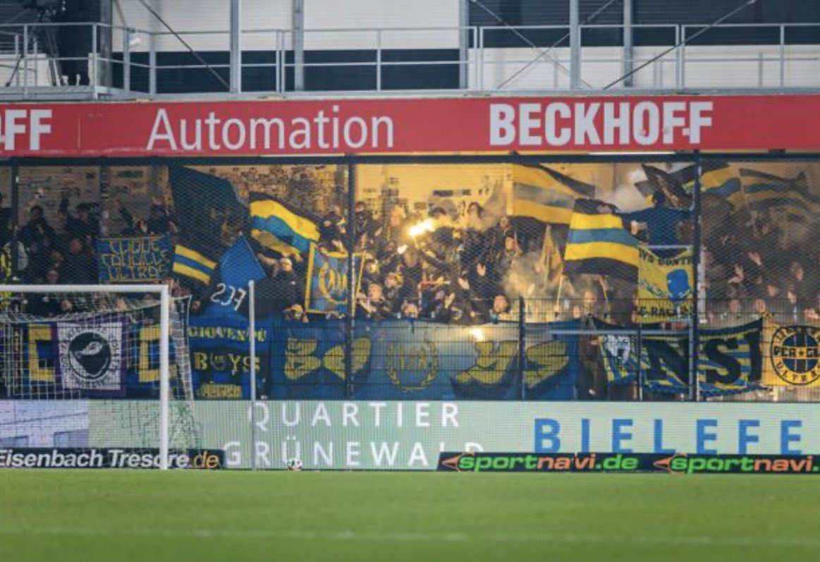 ultras1899_'s tweet photo. SC Verl  - FC Sarrebruck : parcage #pyroshow #ultras #Saarbrücken #SupportersClub95 #SC95 #Saarbruecken #SCVFCS 3 Liga (06.12.24) https://t.co/nwKGMzA5kl