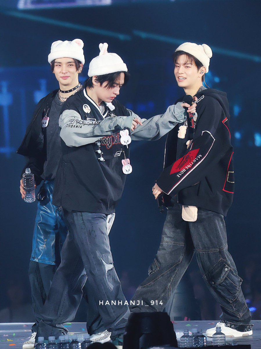 hanhanji_914's tweet photo. 241207 dominATE OSAKA day2

탄수라차… 😂

#LEEKNOW #리노 #이민호
#HYUNJIN #현진 #황현진
#SEUNGMIN #승민 #김승민 
#I_N #아이엔 #양정인
#StrayKids #스트레이키즈 https://t.co/bLAWISq9Nh
