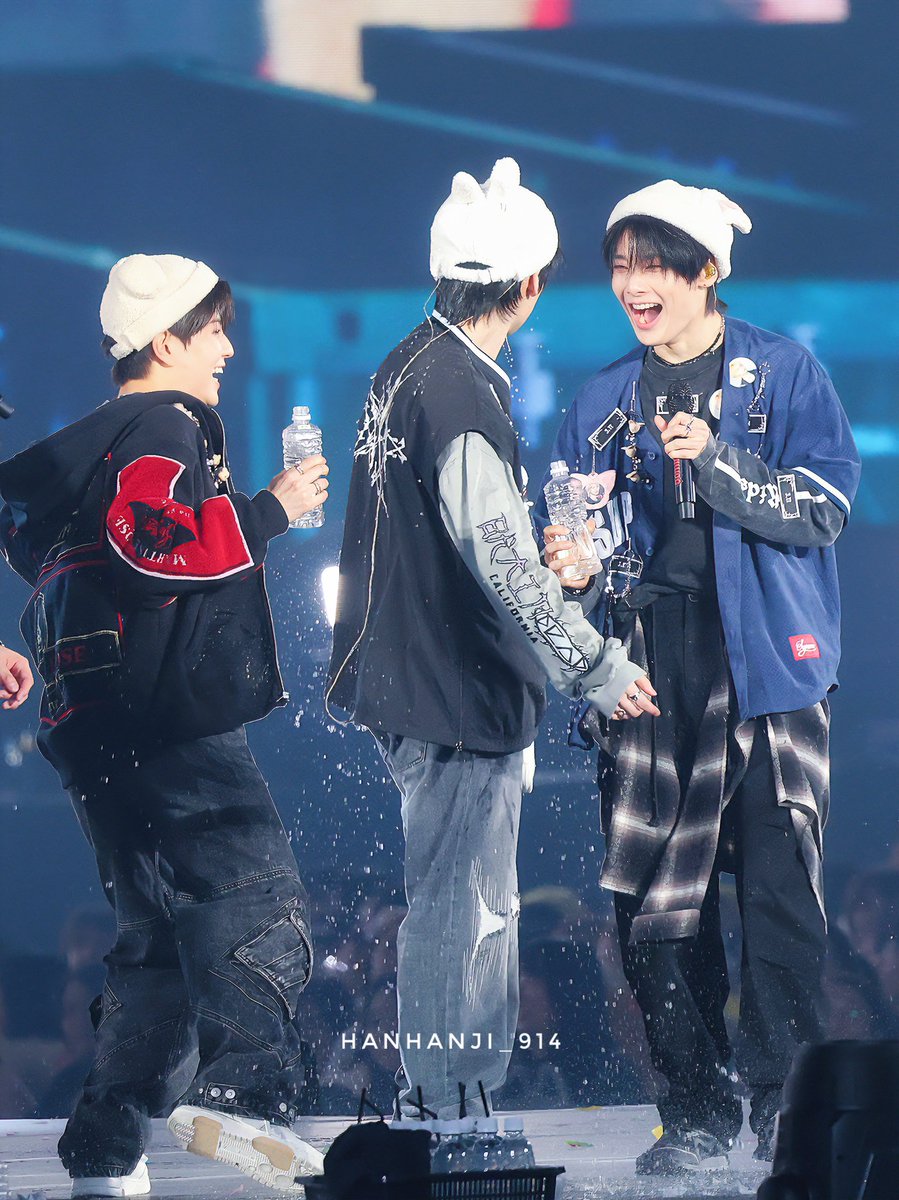 hanhanji_914's tweet photo. 241207 dominATE OSAKA day2

탄수라차… 😂

#LEEKNOW #리노 #이민호
#HYUNJIN #현진 #황현진
#SEUNGMIN #승민 #김승민 
#I_N #아이엔 #양정인
#StrayKids #스트레이키즈 https://t.co/bLAWISq9Nh