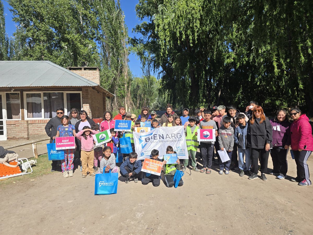 andreaferraciol's tweet photo. #Campamento #CierredeAño
Hoy nos acompañó @BIENARG donde aprendimos sobre educación Vial en entorno seguro
Gracias @sanbeatorres
#EscuelitadeFutbolYMerenderoTíaMary #ClubdeportivoElValle
#Unicolor
#Sábado @eva_arriagada https://t.co/apWrgThAvB