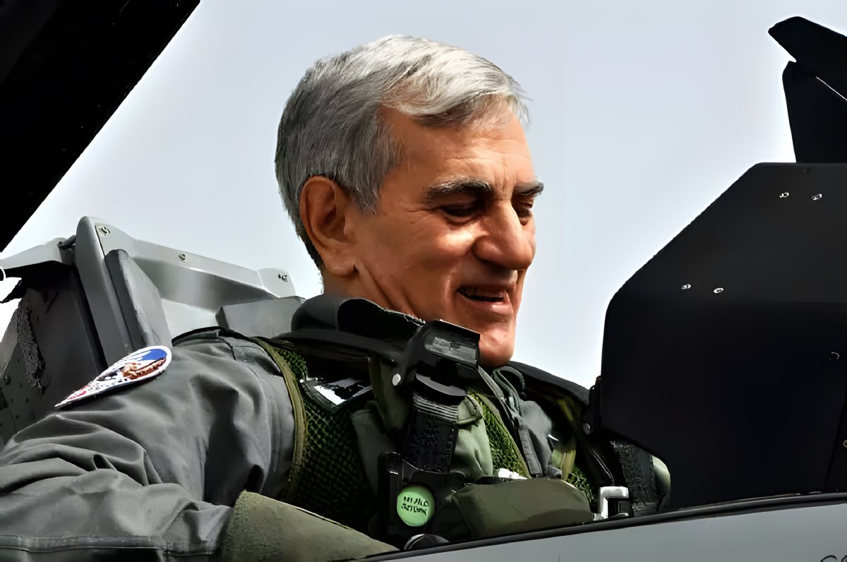 1/8 📢 Eski Hava Kuvvetleri Komutanı Orgeneral Akın Öztürk’ün, 15 Temmuz sonrası yargılandığı davada yaptığı tarihi savunmadan çarpıcı detaylar. İşte 28 Mayıs 2019’da Ankara 17. Ağır Ceza Mahkemesi’nde kayda geçen o ifadeler: