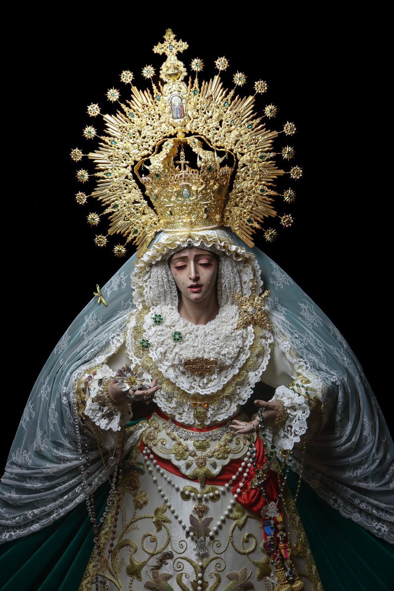 Diciembre tiene un día dedicado a ti, Esperanza. Y cada diciembre te daré las gracias de la manera en la que predico mi fe, llenando de Esperanza a mi barrio! 💜💚