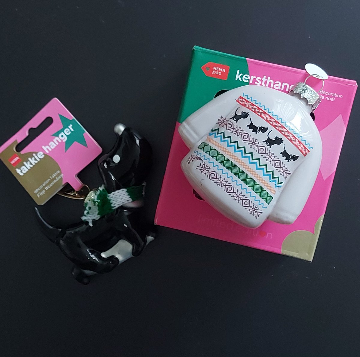 josephiensierag's tweet photo. #ElkeDagEenFoto
#7december2024
#Geluksvogel 🎄💖
Deze #Takkie en #Siepie trui had ik al, maar nu ook nog de mini versie voor in de boom 🤗 En ja, dan kun je die andere leuke kerst Takkie niet laten hangen toch? 🤭
@HEMA #LimitedEdition https://t.co/kTAENrHOxB