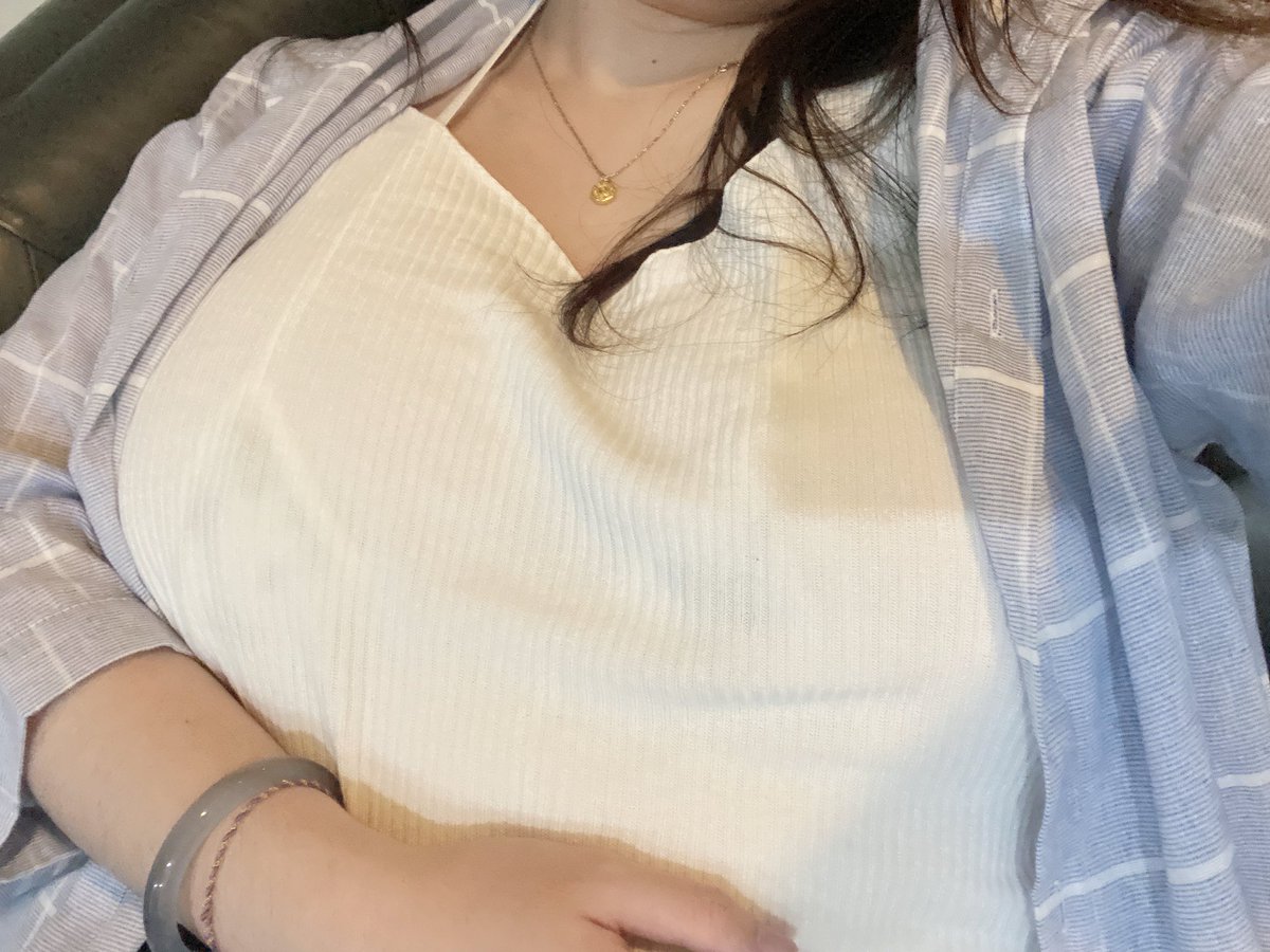不用擠就有乳溝的人♥️ tweet media