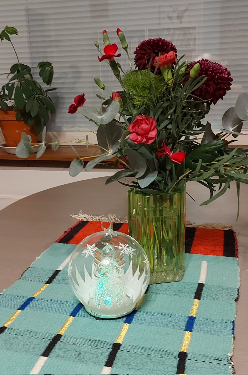 marja_kaski's tweet photo. Tutusta kukkakaupasta ihana kimppu piristämään arkea. https://t.co/yeVECWjYeL