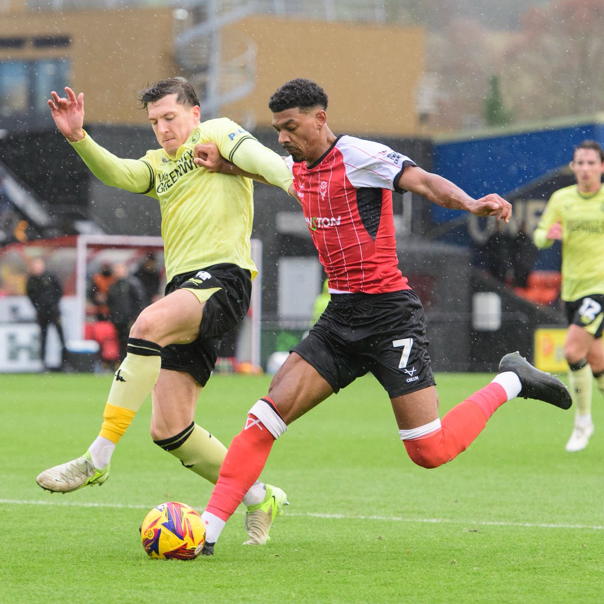 LincolnCity_FC's tweet photo. The ball drops to Reeco in the box and he goes for the half-volley but he can't connect cleanly.
⌚️ 71' | 🔴 0-0 🗡️ | #LINCHA https://t.co/3ui7tQDiXk