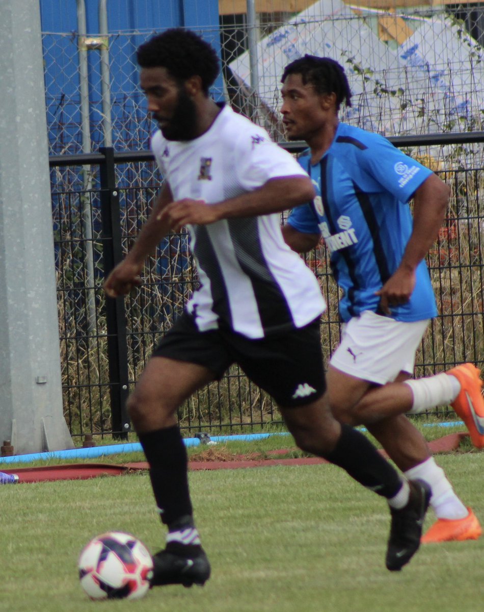 ARFC_Official's tweet photo. Happy birthday to our very own Jae Kelly!

Hopefully our flying winger is back in action soon terrorising opponent defences - wishing you a full recovery Jae.

Wishing you a great day from everyone at Abbey ❤️❤️

⚫️⚪️🟡 https://t.co/fYMZBPHnZ7