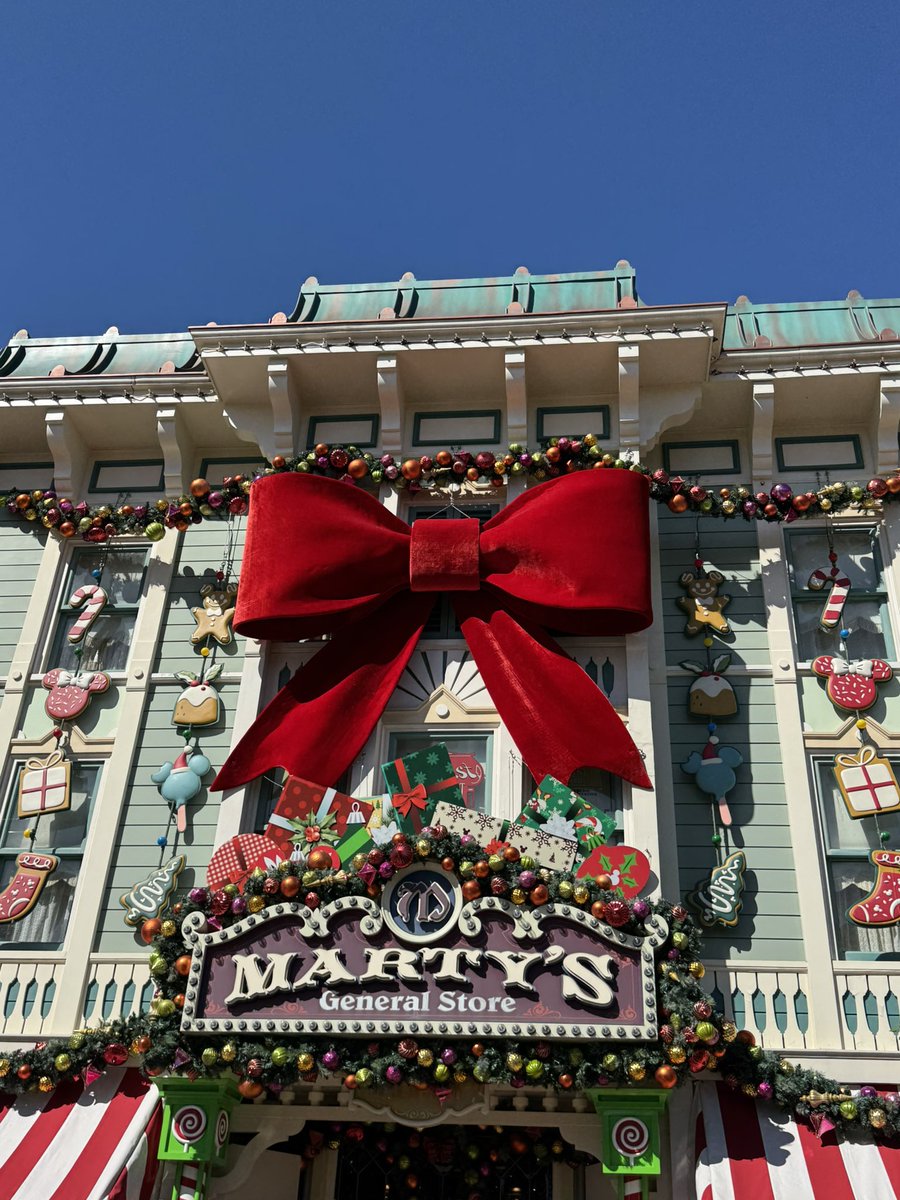 tonnmay's tweet photo. 香港のクリスマスのパーク本当に歩いてるだけで可愛い🎄❤️ https://t.co/VBCfNddVvd