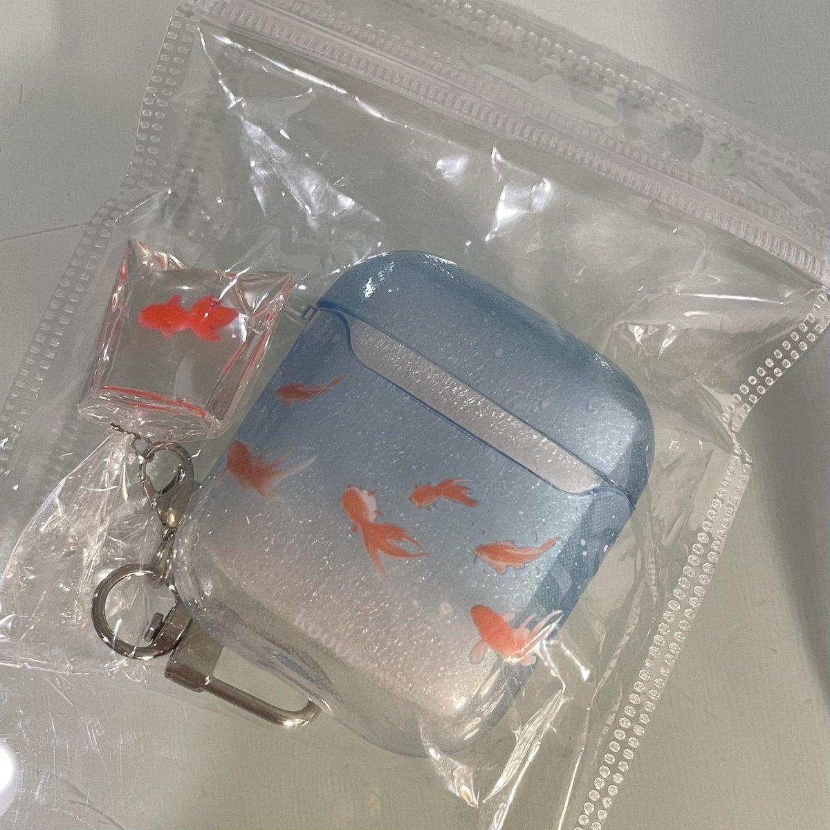 march06diary's tweet photo. เคส airpods1/2 110฿ รวมส่งคับ
ซื้อมาผิดรุ่น ㅜㅡㅜ ยังไม่เคยแกะออกมาจากถุงเลย😸

#เคสแอพอดราคาถูก #เคสairpods #เคสแอพอด #เคสairpodspro #เคสแอพอดมือสอง #เคสมือสอง #เคส https://t.co/zsLSZ5bCZB