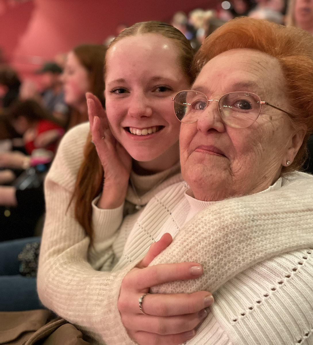 jaynesibley's tweet photo. 11th Annual #lyceumpanto visit for birthday # 17 and @djwilliamsact Nurse Nellie didn’t disappoint, oh no she didn’t! Thank you to the amazing cast of Snow White for more #preciousmemories  @lyceumsheffield We’ll have to do it again! #2025booked https://t.co/CneTXuvKwF