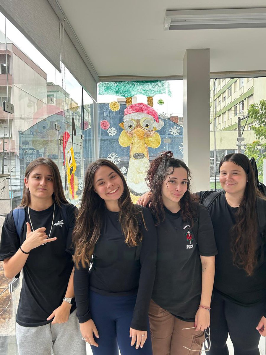 abacaxi_limfa's tweet photo. Finalizando essa etapa da minha vida com as melhores pessoas possíveis❤️ https://t.co/TWmI7s45hW
