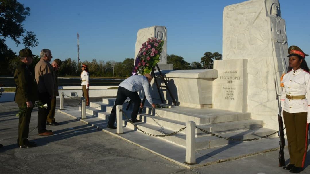 Dr. Roberto Morales Ojeda (@drrobertomojeda) on Twitter photo La conmemoración del Aniversario 128 de la caída en combate de Antonio Maceo y su ayudante Panchito Gómez Toro y del Aniversario 35 de la Operación "Tributo" fue un acto sentido y lleno de patriotismo, no podía ser de otra manera. Allí estuvimos junto a <a href="/DiazCanelB/">Miguel Díaz-Canel Bermúdez</a> #UnidosXCuba La conmemoración del Aniversario 128 de la caída en combate de Antonio Maceo y su ayudante Panchito Gómez Toro y del Aniversario 35 de la Operación "Tributo" fue un acto sentido y lleno de patriotismo, no podía ser de otra manera. Allí estuvimos junto a <a href="/DiazCanelB/">Miguel Díaz-Canel Bermúdez</a> #UnidosXCuba