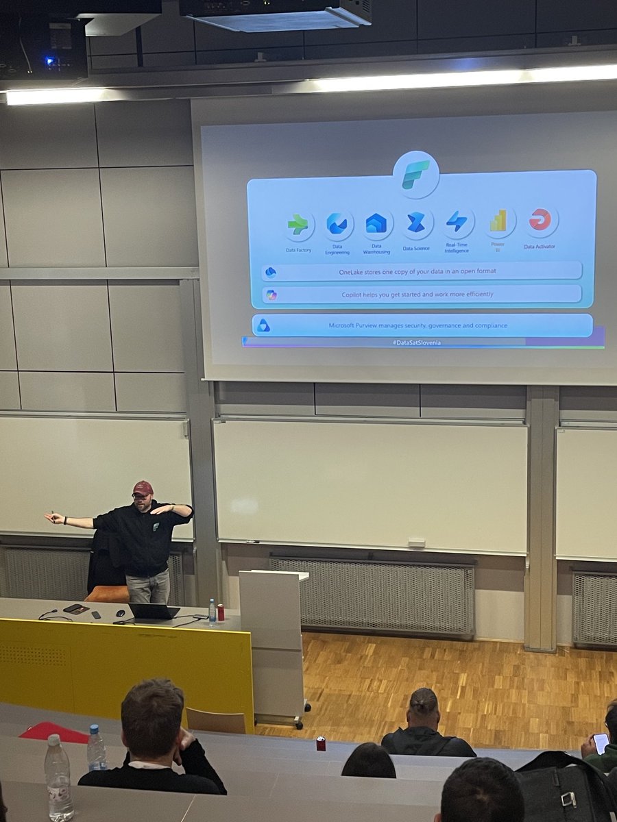 SQLMissSunshine's tweet image. ⁦@FrankGeisler⁩ presenting about #RealTimeIntelligence at #DataSatSlovenia