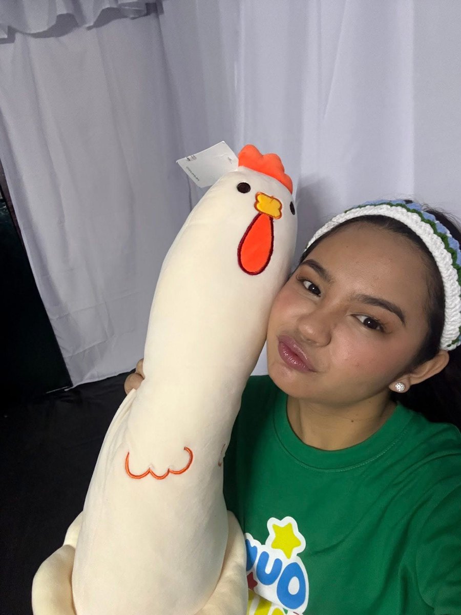 _chennie12's tweet photo. When I saw this post, naalala ko yung nagsabi na inggitera daw si K dahil dun sa blue na flowers. Naalala ko yung reply ko" Pano maiinggit yan eh kada mall show nyan pasabog sa surprises ang fans nya beh? Flowers lang kakainggitan nya?"
THIS IS WHAT I MEANT!!!

KOLETTE VISTAGUIG https://t.co/3C2Jqzsjyy