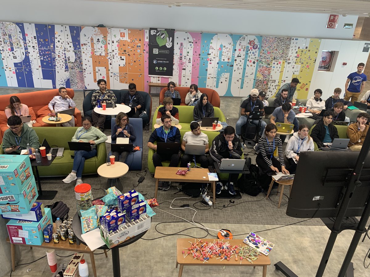 lemon_dapp's tweet photo. Day two of workshops at @42MadridFTef Huge thanks to all the participants! We’re super proud of the amazing reception this initiative has received. We can’t wait to see the projects you'll bring to the hackathon! 

It kicks off in just one hour and runs until Monday at 4:00 PM. https://t.co/Wkxx7cSoC0