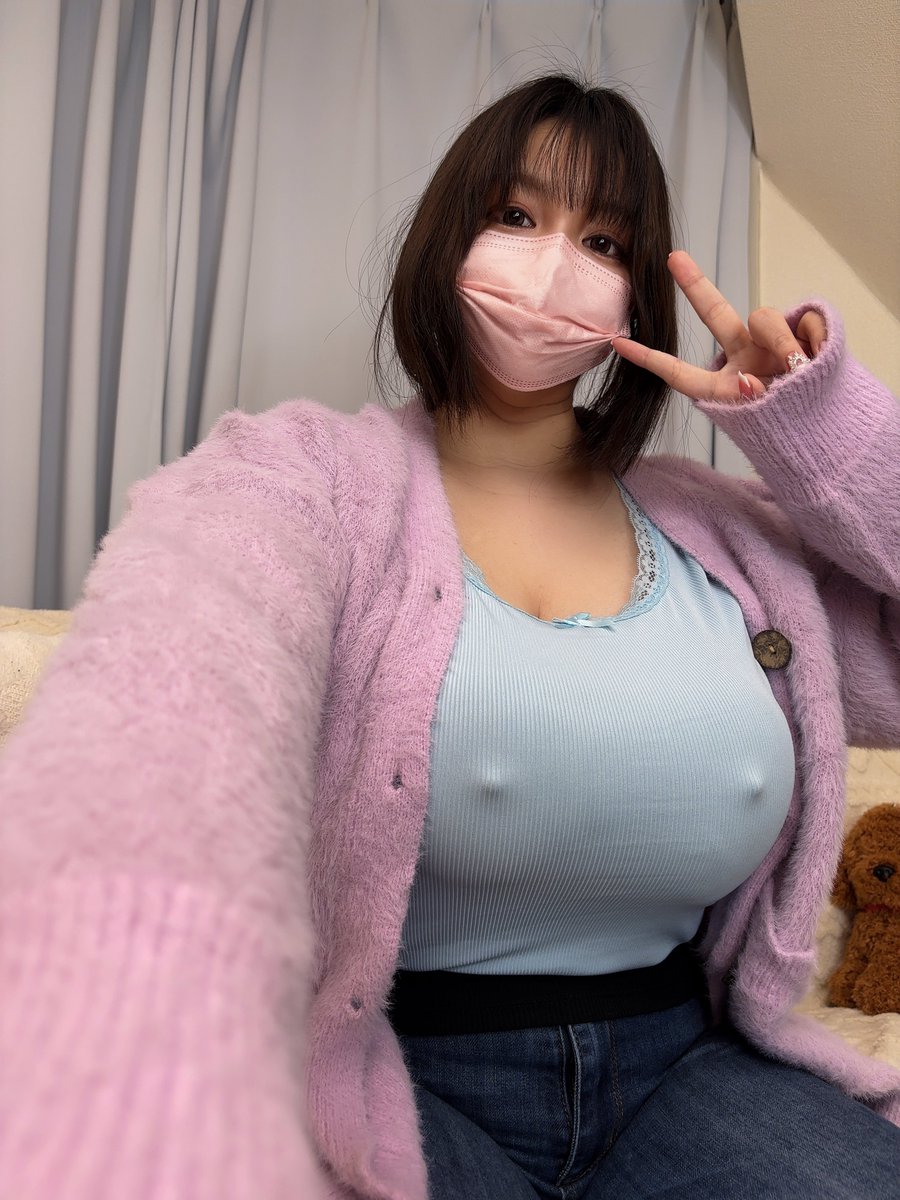 ↖︎天然8000ぐらむJ寄りのIcup  
人生初めて潮吹きしちゃった動画
ついたった今プロフに載せました。  

（いいねとリプくれた人限定で違うショットも📸）

続きは読みたい人だけ読んでね↓

初めて潮吹きした時の話だよ。

ほんと、やばかったの、、

正直、人生初だったし、こんなにすごいことになるなんて、、自分でも思ってなかったから、

こんな動画あげちゃって大丈夫かな…って迷ったんだけど、やっぱりれいのこともっと知ってほしいって思ったんだよね💓

久しぶりに自分でやったっていうのもあるのかな、

びっくりするくらいたっくさん出ちゃって…！

最初は指先でG○ポットをコリコリ刺激して、中をグチュグチュ…って

かき混ぜてたんだけど、その瞬間、

とろけるような快感が体中にじわーっと広がって、もう止まらなかったの。

で、ディ○ドをピストン運動みたいに出し入れしてたら…

「いく…！いくっ…！」って声が止まらなくなって、その次の瞬間、

びっしゃーーーーー！！！って、

ありえないくらい飛んだんだよね💦🐳

あまりの勢いに自分でもびっくりしちゃった！

しかもさ、これにたまたまなんだけど、

カメラのほうに向かって吹いちゃってたみたいで、

映像がめっちゃ迫力やばくて！

画面越しに「飛んでくる！」って

感じるレベル(笑)。

ほんとこれ、そういうの苦手な人は

ちょっと注意してねって言いたいくらい、

閲覧注意レベルのびちゃびちゃ動画になっちゃった😂😂

でも、もし興味があるなら、

この初めての瞬間をぜひ見てほしいなって思ってる。

とうとう、こんな姿見せることになりました。

プロフリンクから見れるので絶対引かないって、 約束してくれる人だけ飛んでね。。