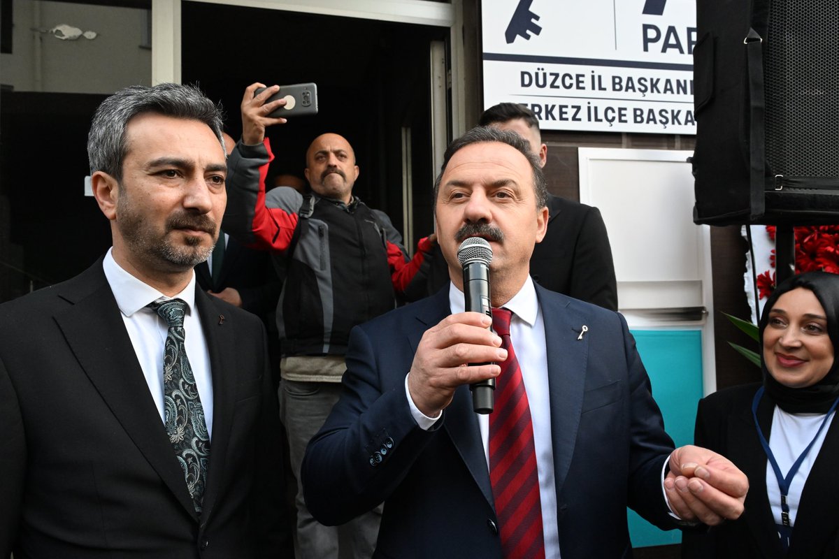 anahtarparti's tweet photo. Sayın Genel Başkanımız Yavuz Ağıralioğlu, Düzce İl Başkanlığı binamızın açılışını gerçekleştirdi. Düzcemize ve milletimize hayırlı olsun. https://t.co/xkVxAombXP
