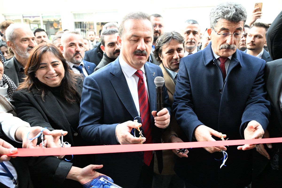 anahtarparti's tweet photo. Sayın Genel Başkanımız Yavuz Ağıralioğlu, Düzce İl Başkanlığı binamızın açılışını gerçekleştirdi. Düzcemize ve milletimize hayırlı olsun. https://t.co/xkVxAombXP