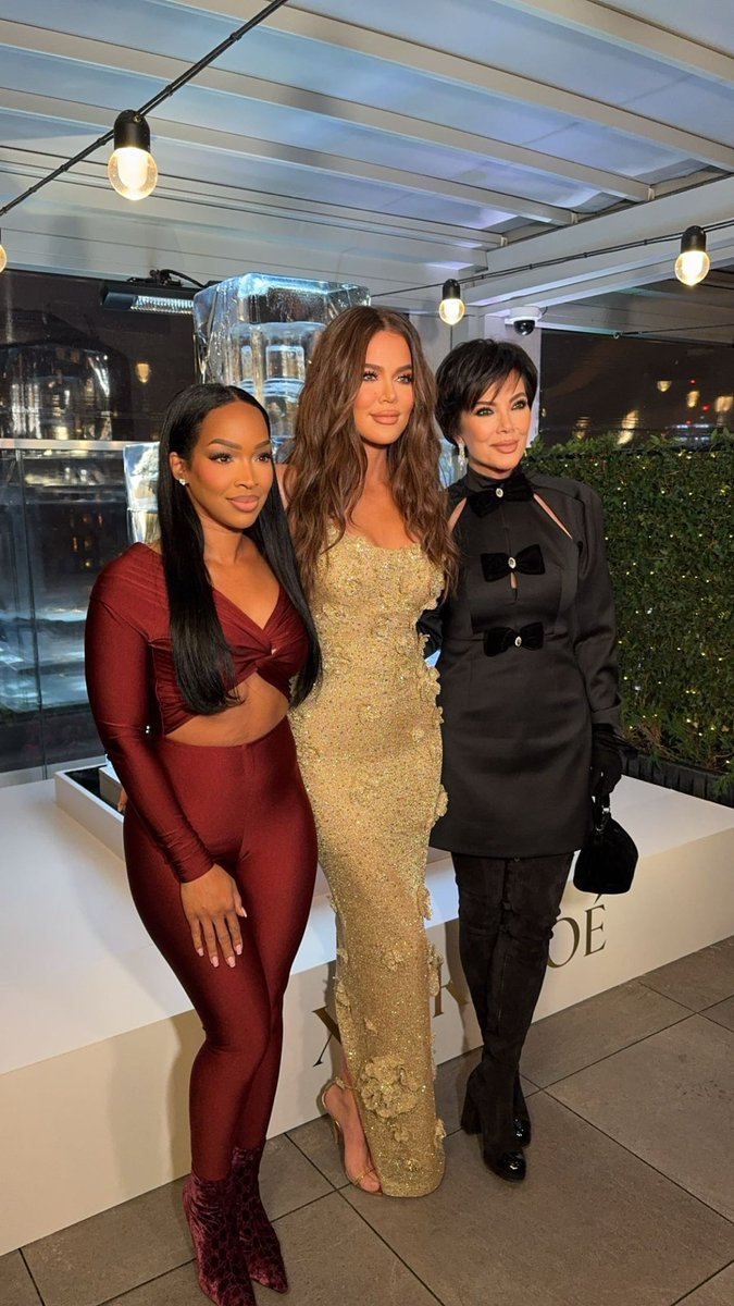 khloekardashian's tweet photo. A magical night ✨ See all the pics and videos from my fragrance launch party in London https://t.co/dzcCKOrcB7 https://t.co/KCNLIK0b0L