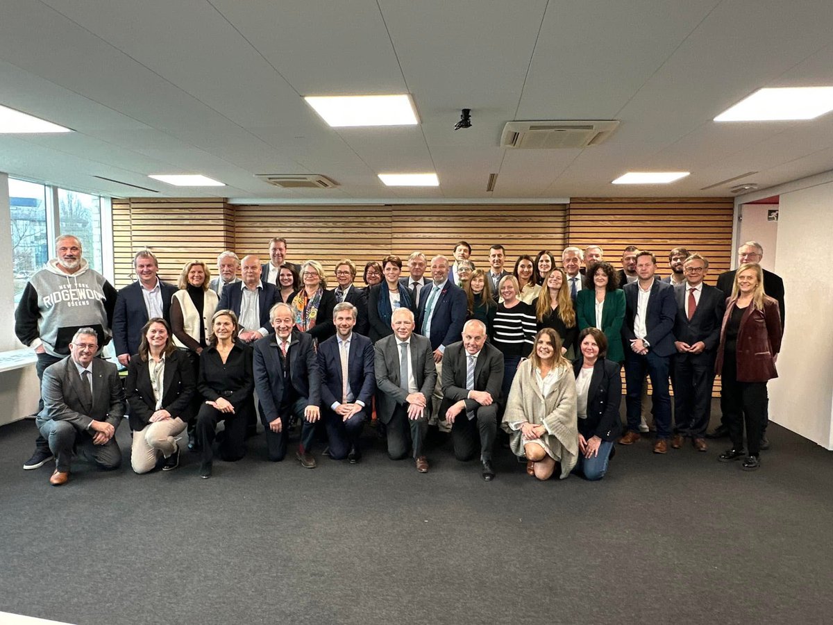 gillesmahieu's tweet photo. Séance d’installation du Conseil provincial ce vendredi en #BW. Un moment d’émotions et un aspect solennel qui marquent l’engagement des élus et de l’administration. C’est aussi cela notre système démocratique. https://t.co/lfxTBISLyu
