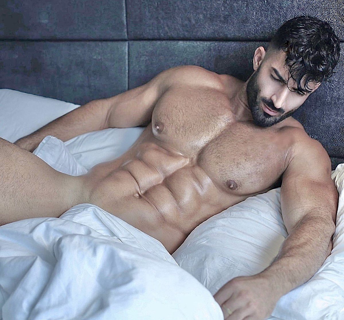 davkin411's tweet photo. This beds big enough for more 🍆💦💦🍑 https://t.co/4kRBTRjFiN