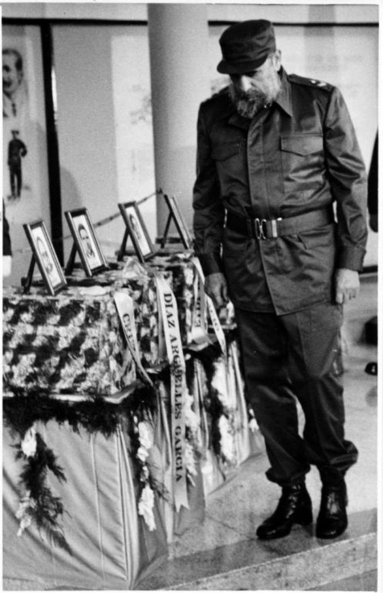 Día muy sentido para la Patria. A la evocación de Maceo y Frank, se suma el recuerdo de los combatientes caídos en misiones internacionalistas, cuyos restos fueron traídos a la Patria 35 años atrás, como parte de la Operación Tributo. A ellos, nuestro respeto y total admiración.