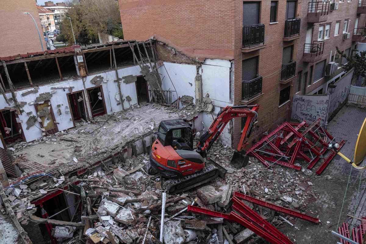Ayuso se ha gastado el triple en corridas de toros que en ayudas a las personas afectadas por el drama de las obras del metro en San Fernando de Henares (Madrid). Una chapuza de Esperanza Aguirre con Florentino Pérez. Hicieron caso omiso a los estudios geológicos. Delincuentes.