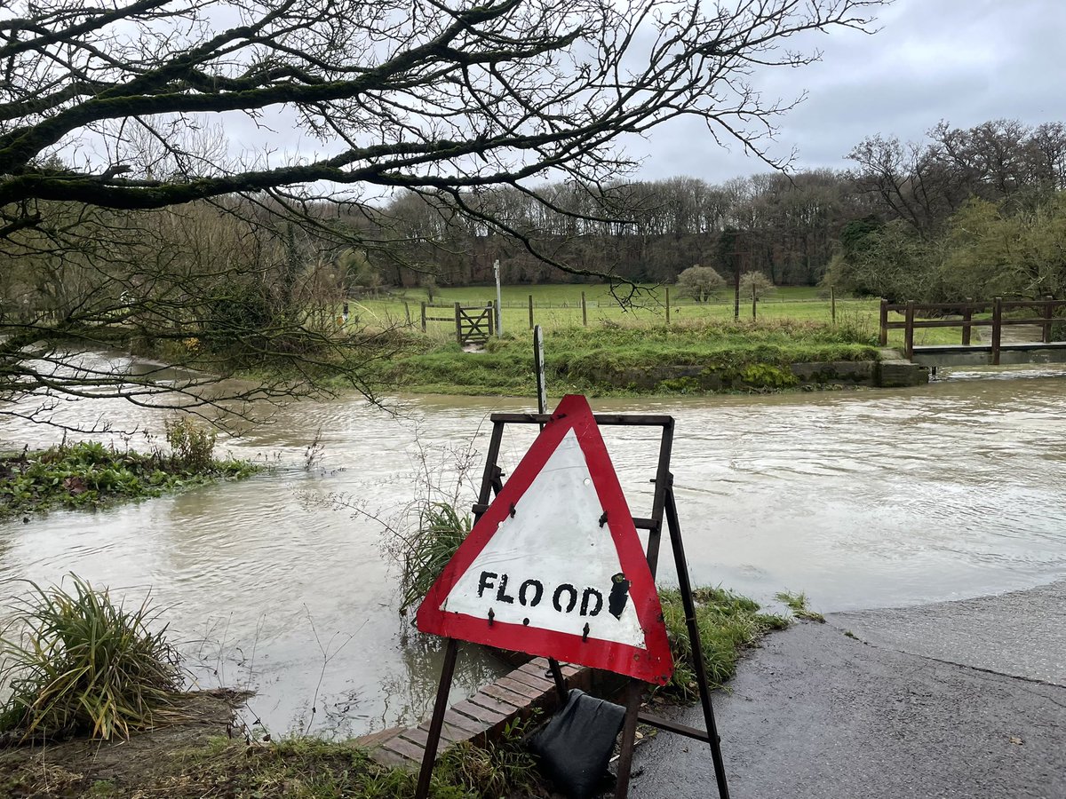 hertsboatrescue's tweet photo. Please avoid the much hadham Ford and barwick areas
Water levels are rising currently
Our #volunteers have been out
Our flood signs are out
Donโt drive into floodwater
#hertfordshire #waterrescue #volunteers #muchhadham #barwick https://t.co/r3Dv1padkZ